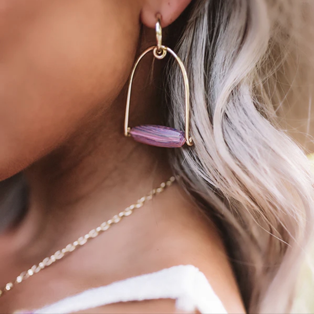Kendra Scott Sassy Statement Dangle Earrings in Pink Rainbow Calsilica